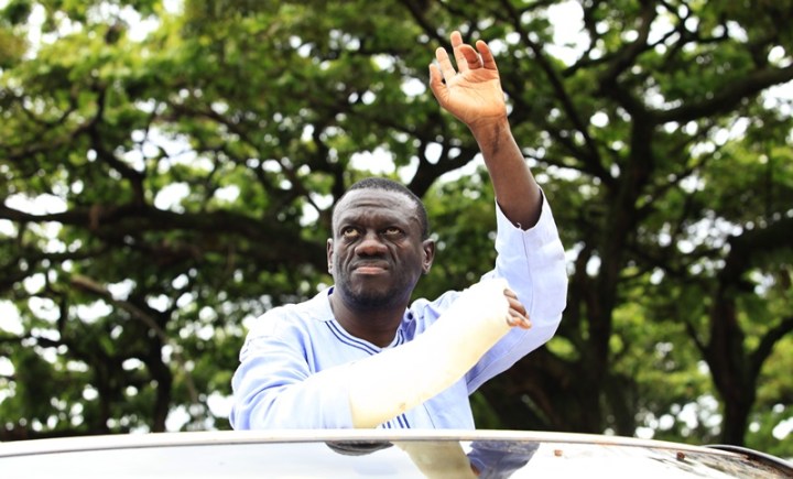 Kizza Besigye waves to his supporters shortly before being arrested at Mulago round about on April 28, 2011